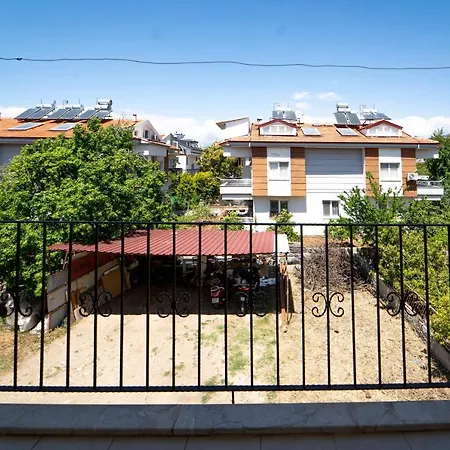 Central House Near Calis Beach With Balcony And View In Apartmán Fethiye